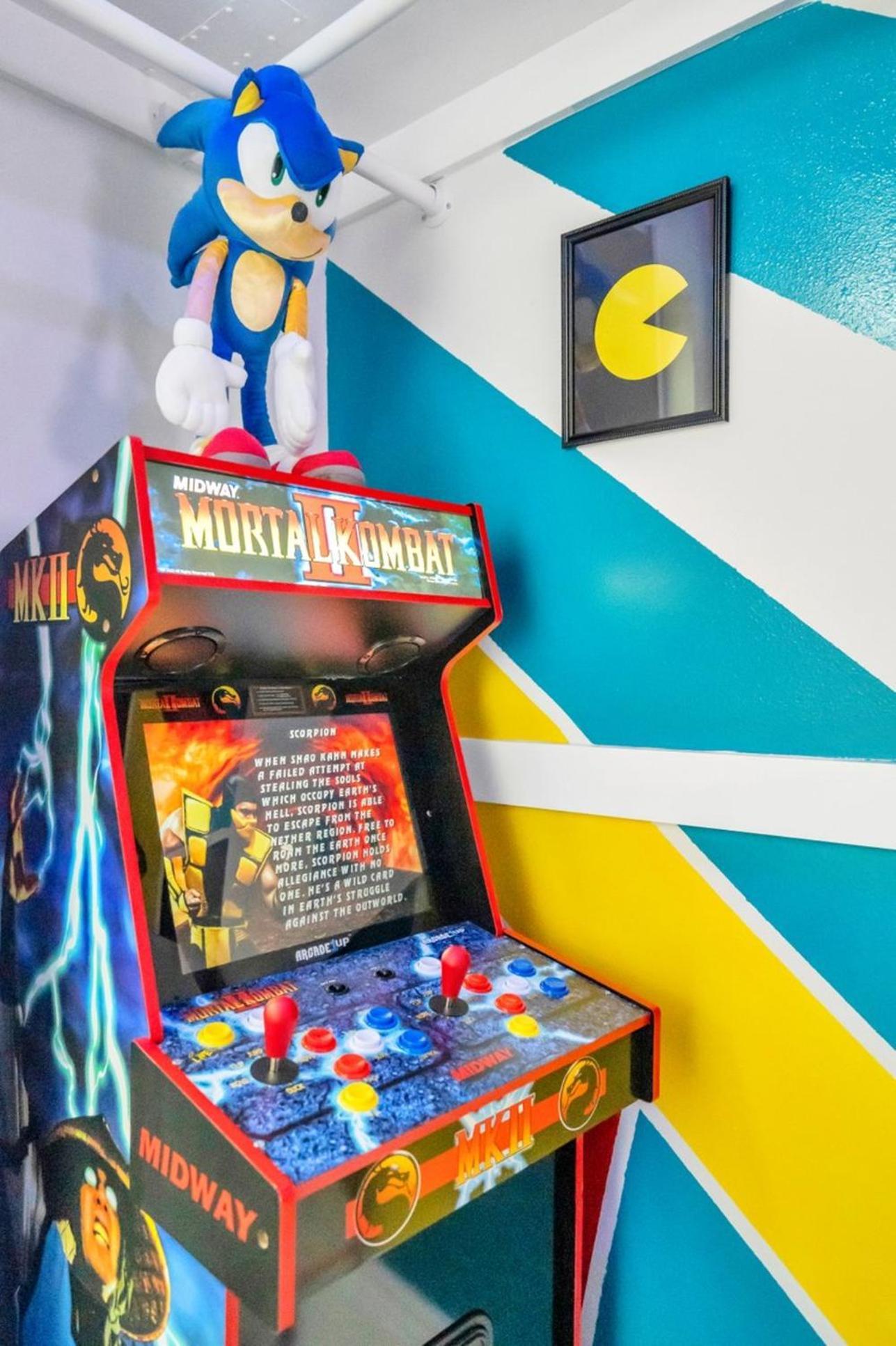 3br Retro Arcade W Games & Pool!